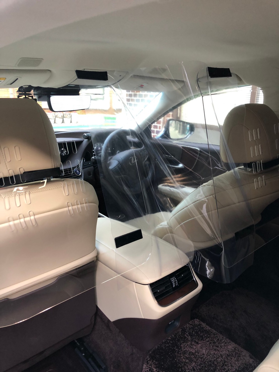 コロナ禍での運行に必要な車内シールド